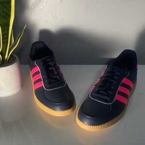 Adidas Womens Navy Blue Pink Three Stripe Gum Sole Sneakers US 7 GZ3432